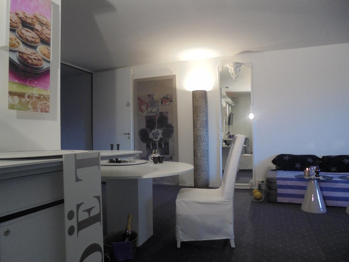 ปัลลัซโซ อัลฟอนโซ Apartment อาเคิน ภายนอก รูปภาพ