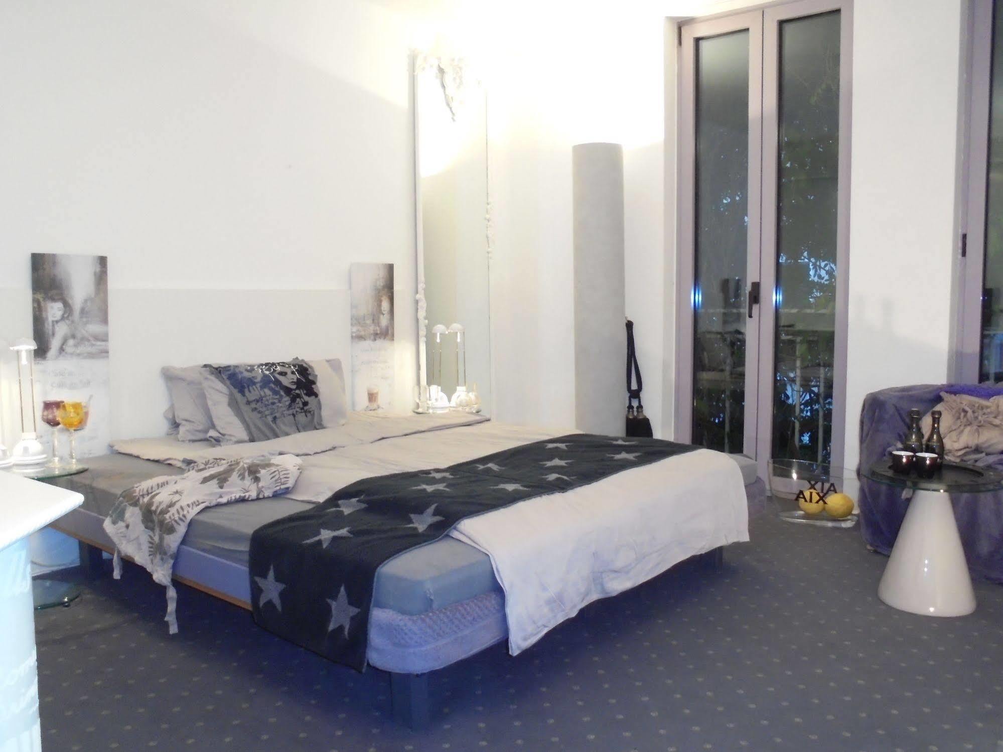 ปัลลัซโซ อัลฟอนโซ Apartment อาเคิน ภายนอก รูปภาพ